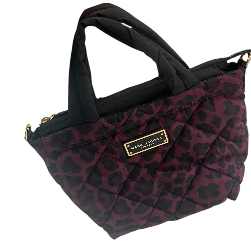 Marc Jacobs QUILTED NYLON MINI TOTE BAG IN BURGUNDY LEOPARD - Picture 8 of 9